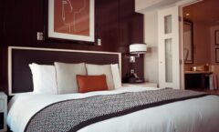 hotel room bed pillows